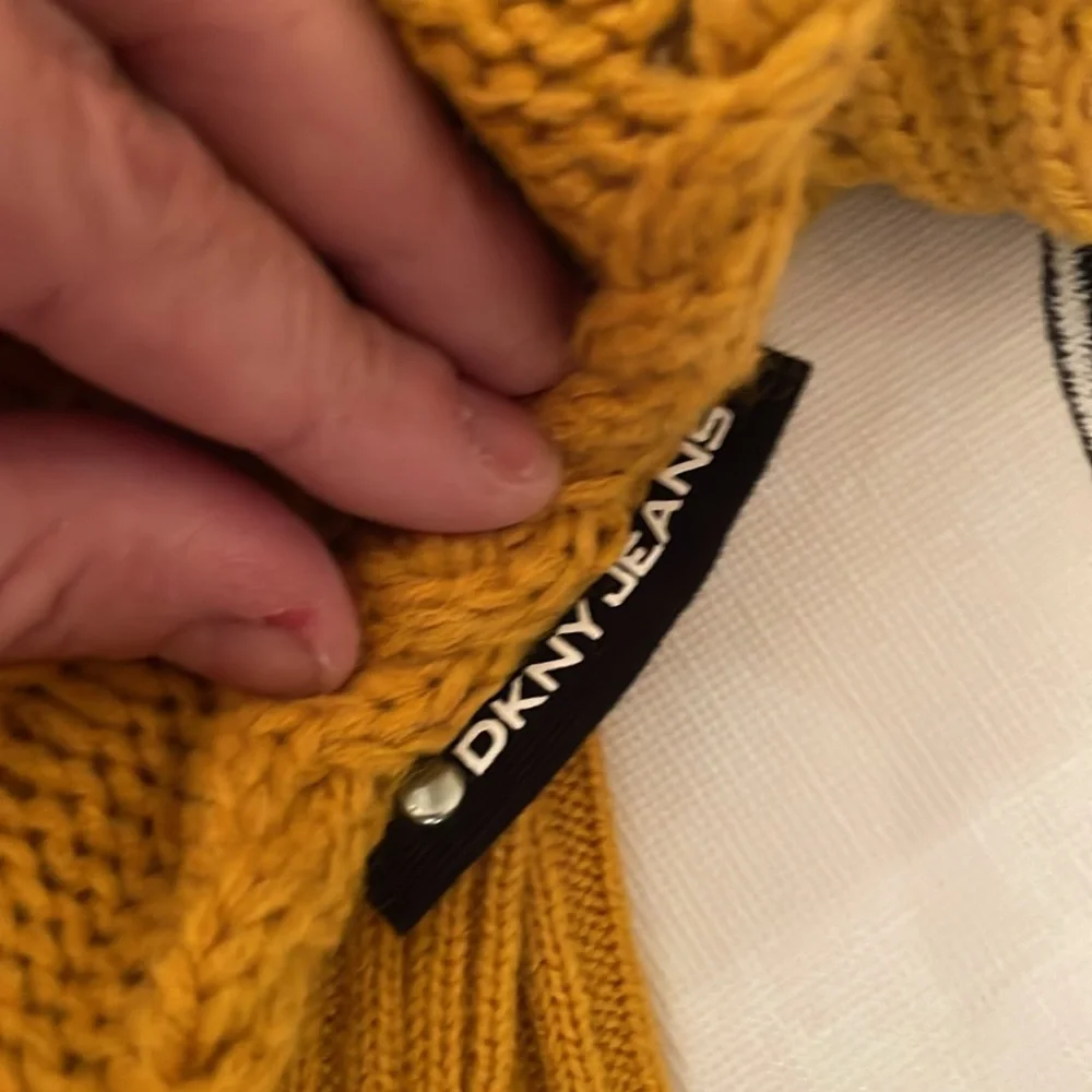 Brand new with tags DKNY sweater size xs - Picture 9 of 9